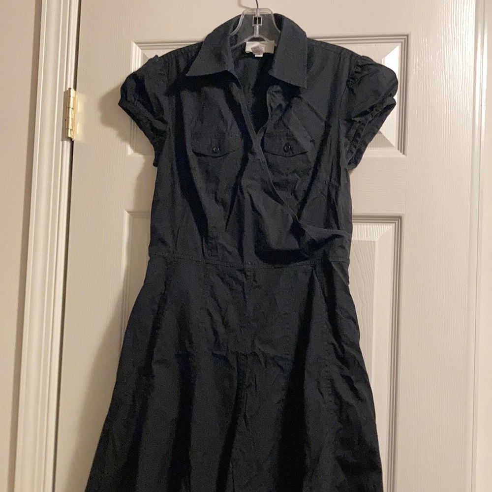 🔵 LOFT Women’s Fitted Short Sleeved Dress (size 2)